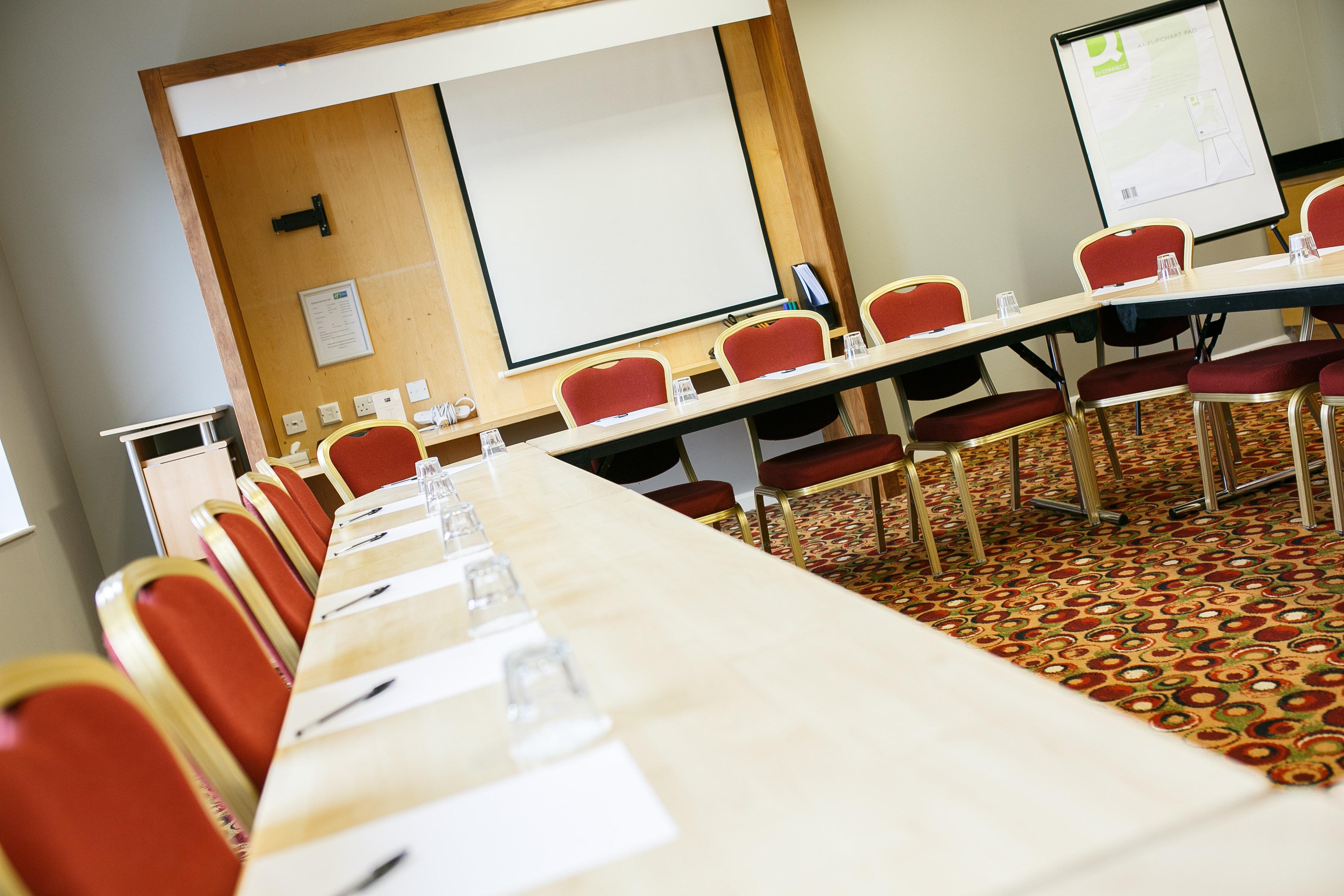 Holiday Inn Express Antrim By Ihg Exterior foto